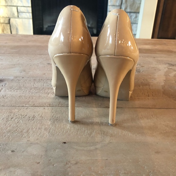 Arturo Chiang Nude Patent Pumps. - Picture 3 of 4